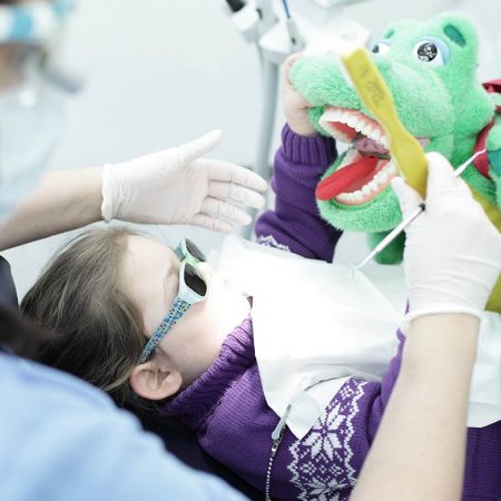 Kinderbehandlung in Ihrer Zahnarztpraxis Stuttgart
